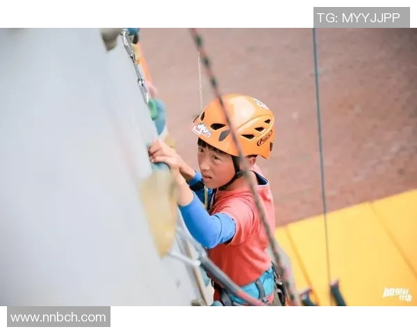 攀岩女将陈秀英的挑战与坚持：一段不平凡的攀岩生涯对话